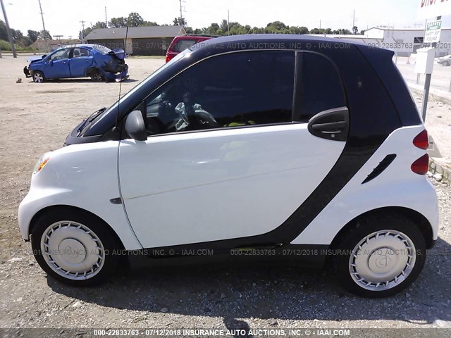 WMEEJ3BA7CK535136 - 2012 SMART FORTWO PURE/PASSION WHITE photo 8