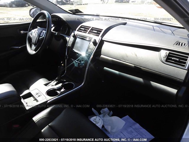 4T1BF1FK7FU947748 - 2015 TOYOTA CAMRY LE/XLE/SE/XSE SILVER photo 5