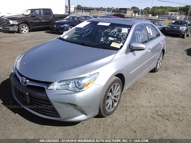 4T1BF1FKXGU501627 - 2016 TOYOTA CAMRY LE/XLE/SE/XSE SILVER photo 2