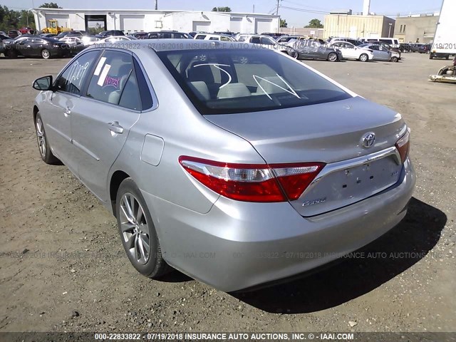 4T1BF1FKXGU501627 - 2016 TOYOTA CAMRY LE/XLE/SE/XSE SILVER photo 3