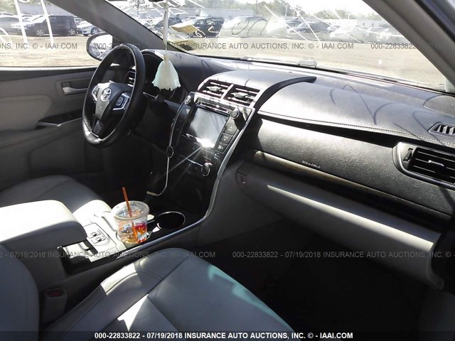 4T1BF1FKXGU501627 - 2016 TOYOTA CAMRY LE/XLE/SE/XSE SILVER photo 5