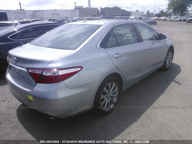 4T1BK1FK2FU563954 - 2015 TOYOTA CAMRY XSE/XLE Gümüş foto 4
