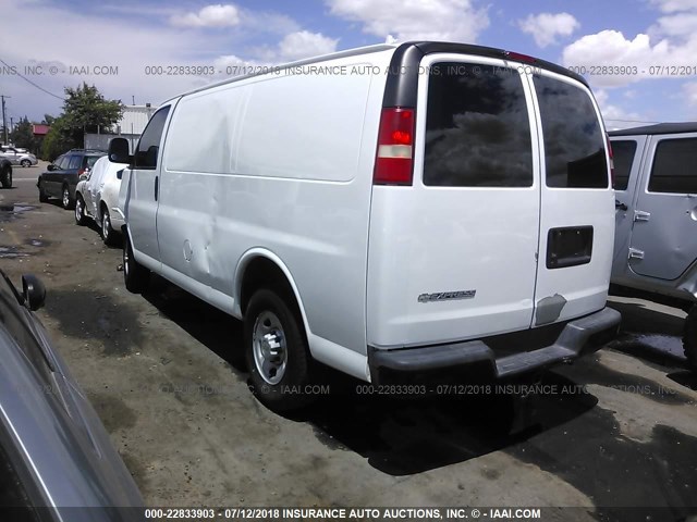 1GCGG25V871110096 - 2007 CHEVROLET EXPRESS G2500  WHITE photo 3