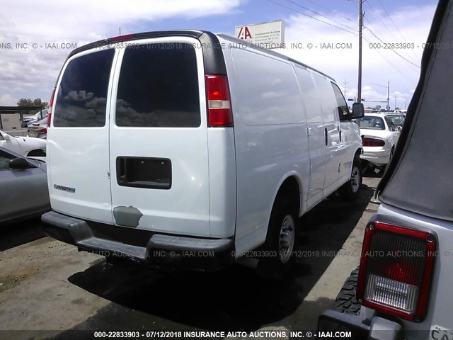 1GCGG25V871110096 - 2007 CHEVROLET EXPRESS G2500  WHITE photo 4