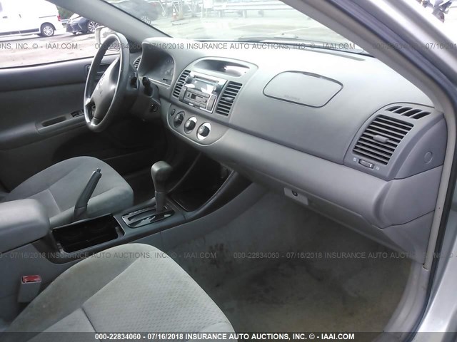 4T1BE32KX3U709750 - 2003 TOYOTA CAMRY LE/XLE/SE 银色 照片 5