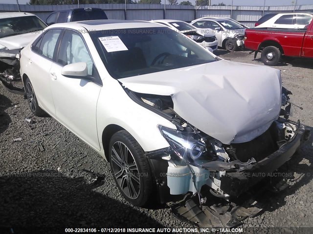 4T1BF1FK6GU176295 - 2016 TOYOTA CAMRY LE/XLE/SE/XSE WHITE photo 1