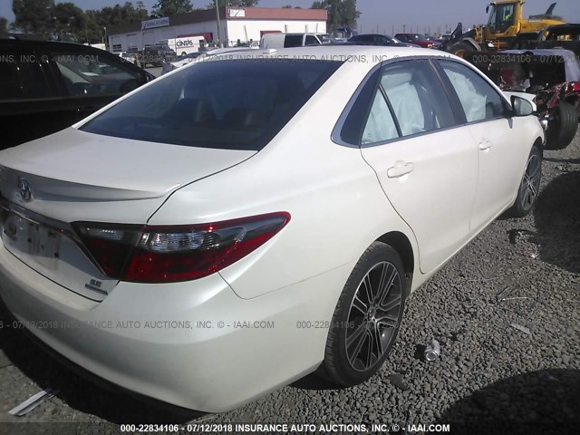 4T1BF1FK6GU176295 - 2016 TOYOTA CAMRY LE/XLE/SE/XSE WHITE photo 4