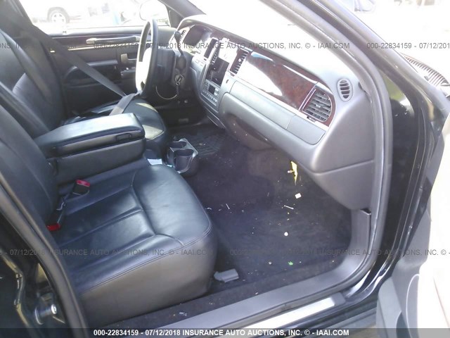 2LNBL8EV6BX761926 - 2011 LINCOLN TOWN CAR EXECUTIVE L BLACK photo 5