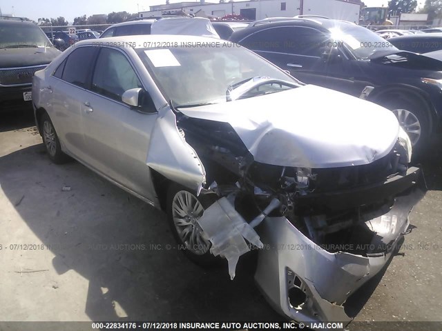4T1BF1FK2CU052440 - 2012 TOYOTA CAMRY SE/LE/XLE ვერცხლისფერი ფოტო 1