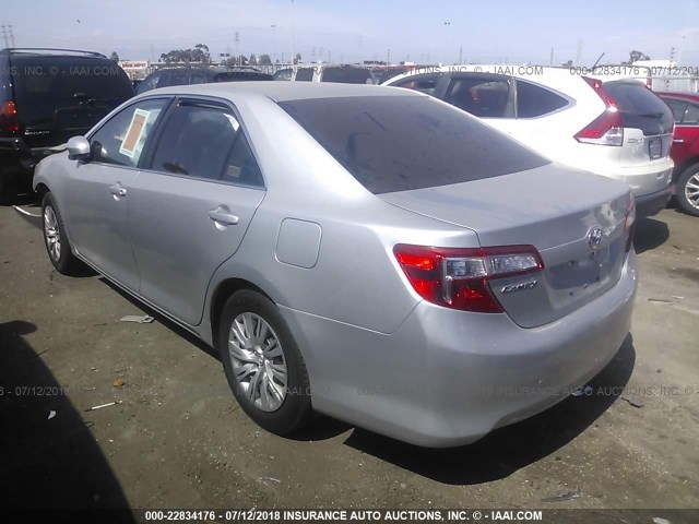 4T1BF1FK2CU052440 - 2012 TOYOTA CAMRY SE/LE/XLE ვერცხლისფერი ფოტო 3