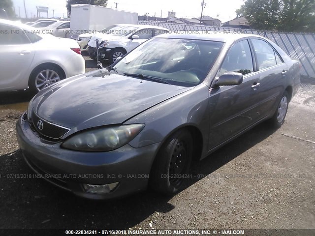 4T1BE32KX5U520129 - 2005 TOYOTA CAMRY LE/XLE/SE 灰色 照片 2