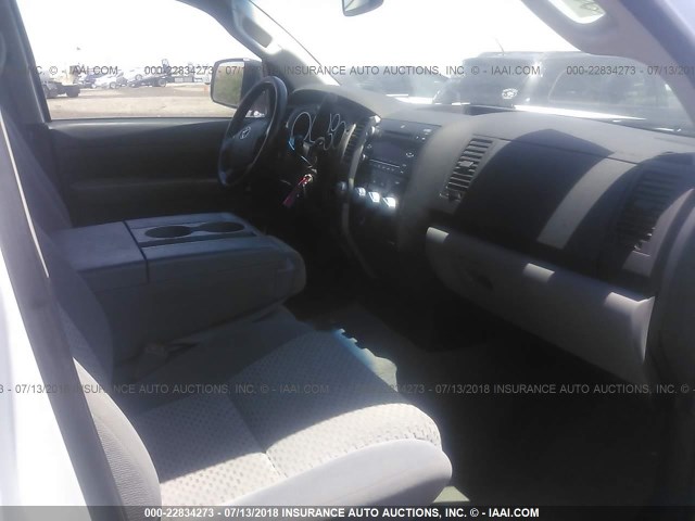 5TFRY5F10AX076405 - 2010 TOYOTA TUNDRA DOUBLE CAB SR5 WHITE photo 5