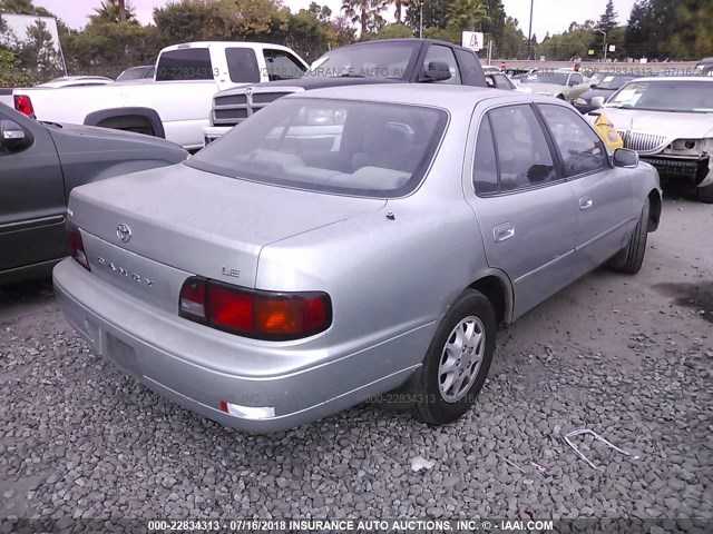 JT2BG12KXT0338950 - 1996 TOYOTA CAMRY DX/LE/XLE Light Blue photo 4