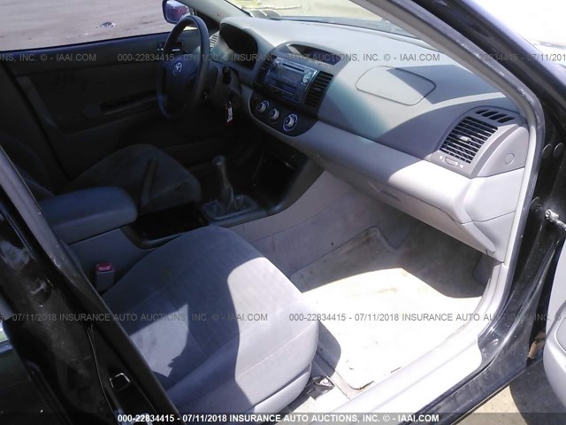 JTDBE32K463052149 - 2006 TOYOTA CAMRY LE/XLE BLACK photo 5