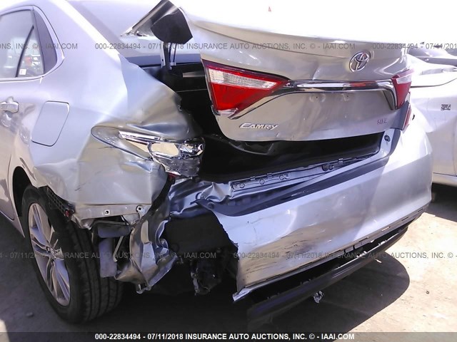 4T1BF1FK6HU733174 - 2017 TOYOTA CAMRY LE/XLE/SE/XSE SILVER photo 6