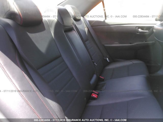 4T1BF1FK6HU733174 - 2017 TOYOTA CAMRY LE/XLE/SE/XSE SILVER photo 8