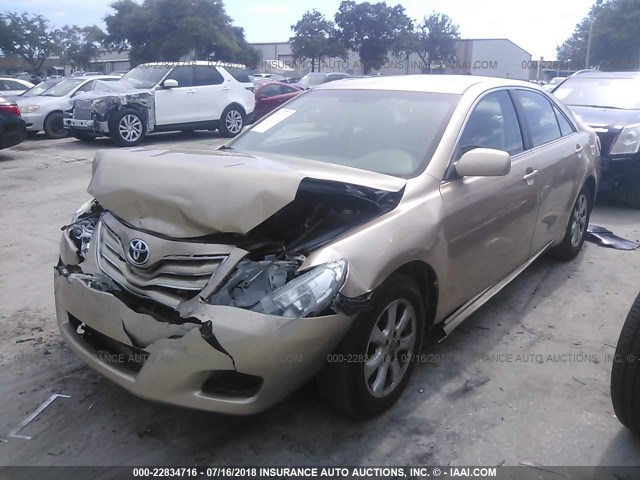 4T1BF3EK8BU589194 - 2011 TOYOTA CAMRY SE/LE/XLE GOLD photo 2