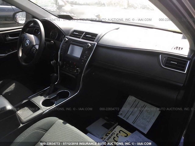 4T4BF1FKXGR560876 - 2016 TOYOTA CAMRY LE/XLE/SE/XSE GRAY photo 5