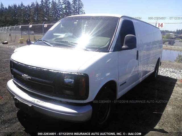 1GCHG39R621236733 - 2002 CHEVROLET EXPRESS G3500  WHITE photo 2