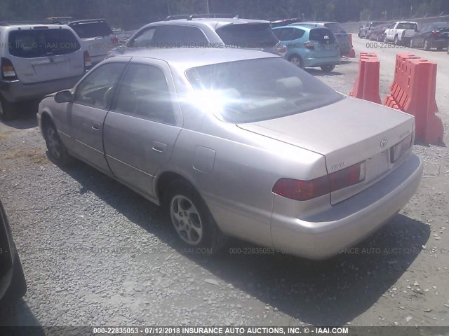 4T1BG22KXYU756661 - 2000 TOYOTA CAMRY CE/LE/XLE ოქროსფერი ფოტო 3