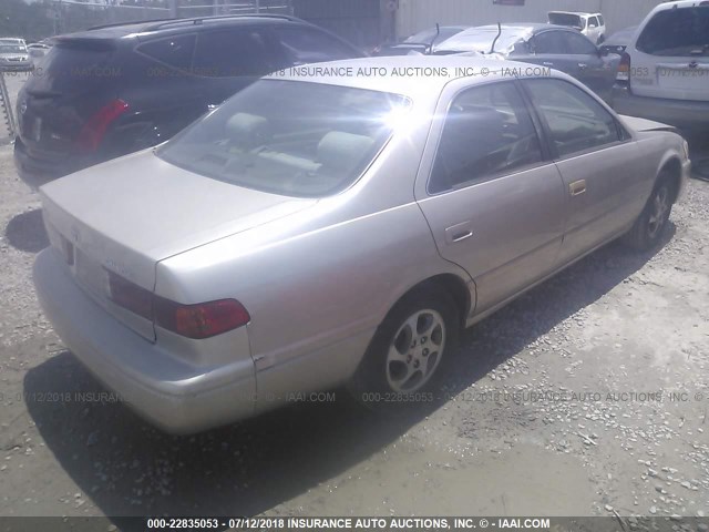 4T1BG22KXYU756661 - 2000 TOYOTA CAMRY CE/LE/XLE ოქროსფერი ფოტო 4