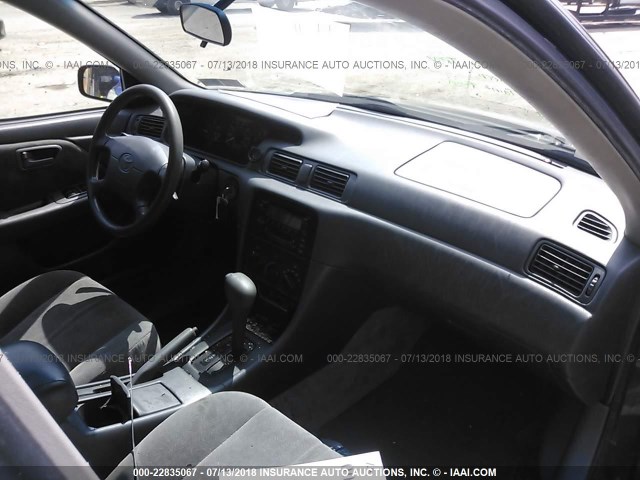 JT2BF22K310335071 - 2001 TOYOTA CAMRY CE/LE/XLE 灰色 照片 5