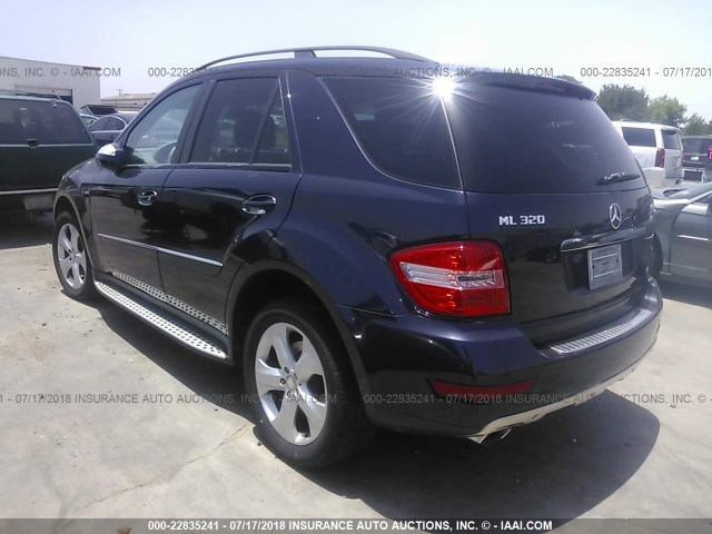 4JGBB25E79A512084 - 2009 MERCEDES-BENZ ML BLUE photo 3