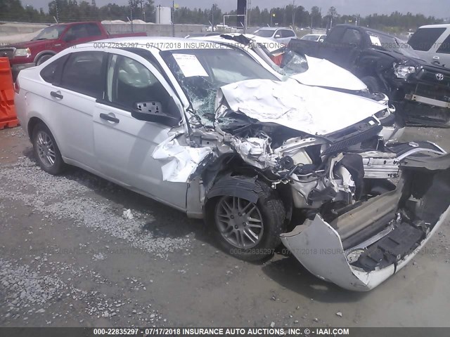 1FAHP35N68W280817 - 2008 FORD FOCUS SE/SEL/SES WHITE photo 1