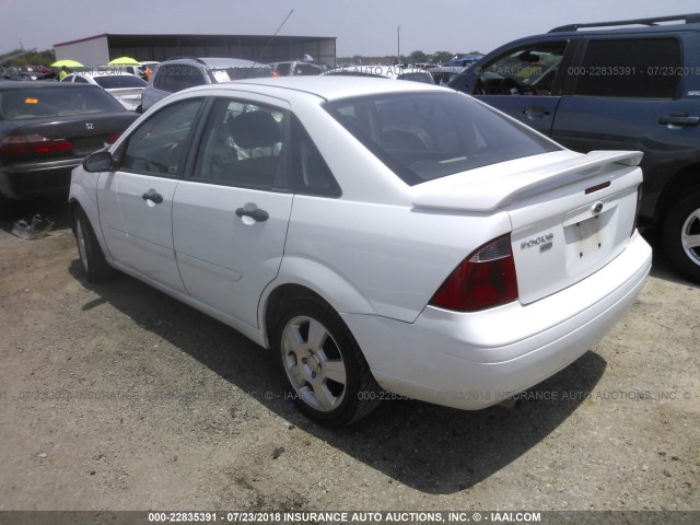 1FAHP34N67W364412 - 2007 FORD FOCUS ZX4/S/SE/SES WHITE photo 3