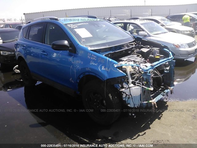 JTMBFREV7HJ133988 - 2017 TOYOTA RAV4 LE BLUE photo 1