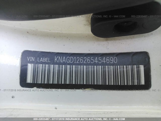 KNAGD126265454690 - 2006 KIA OPTIMA LX/EX WHITE photo 9