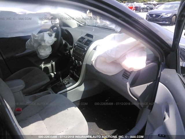 2T1BU4EE9DC988982 - 2013 TOYOTA COROLLA S/LE შავი ფოტო 5