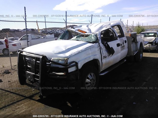 1GCJK33245F909960 - 2005 CHEVROLET SILVERADO K3500 WHITE photo 2