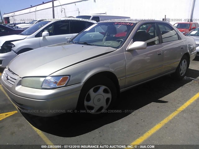 JT2BF22K9W0093572 - 1998 TOYOTA CAMRY CE/LE/XLE GOLD photo 2