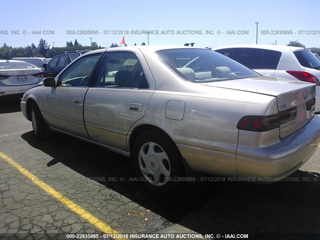 JT2BF22K9W0093572 - 1998 TOYOTA CAMRY CE/LE/XLE GOLD photo 3