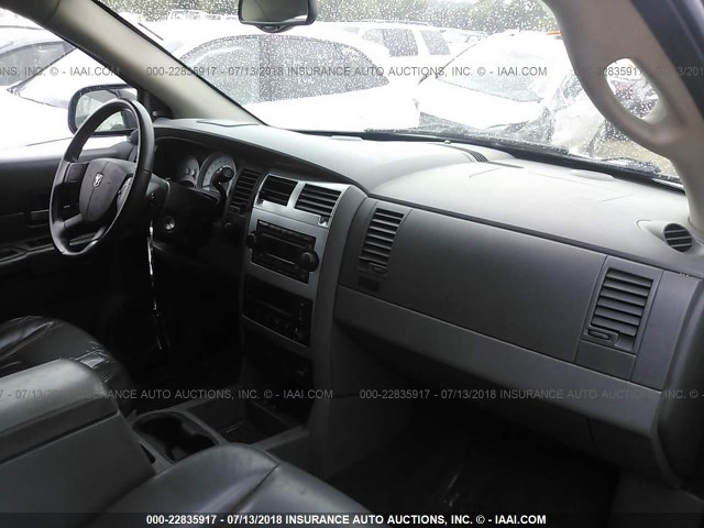 1D4HB58DX4F239885 - 2004 DODGE DURANGO LIMITED WHITE photo 5