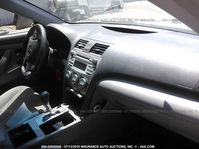 4T4BE46K39R133787 - 2009 TOYOTA CAMRY SE/LE/XLE SILVER photo 5