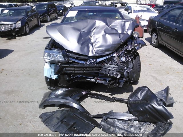 4T1BF1FK1HU402468 - 2017 TOYOTA CAMRY LE/XLE/SE/XSE GRAY photo 6