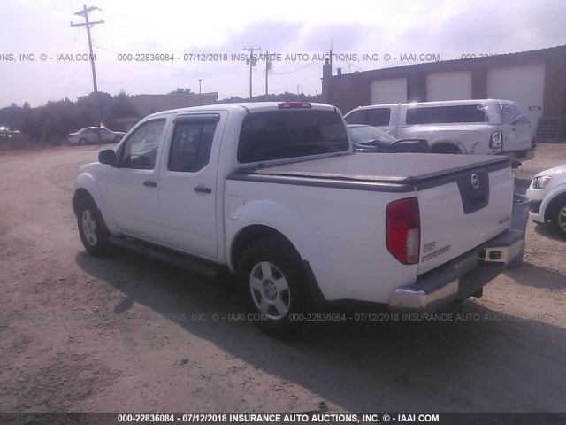 1N6AD07W96C471880 - 2006 NISSAN FRONTIER CREW CAB LE/SE/OFF ROAD WHITE photo 3