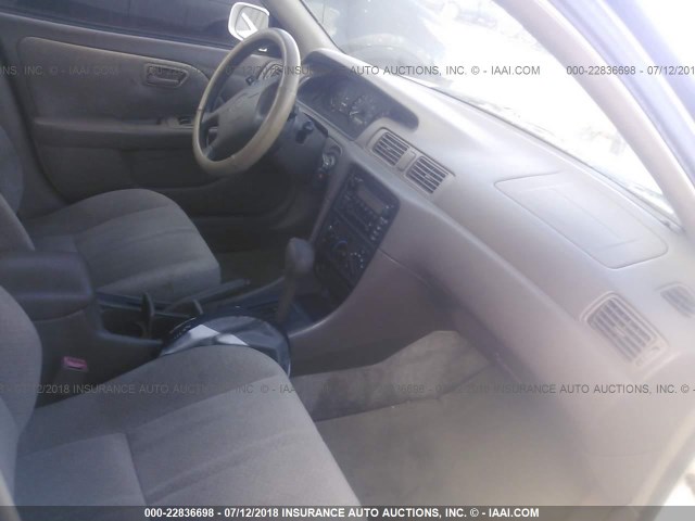 JT2BG22K6Y0442803 - 2000 TOYOTA CAMRY CE/LE/XLE WHITE photo 5