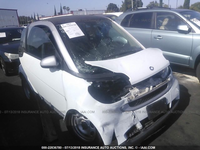 WMEEJ3BA1CK577334 - 2012 SMART FORTWO PURE/PASSION WHITE photo 1