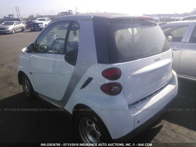 WMEEJ3BA1CK577334 - 2012 SMART FORTWO PURE/PASSION WHITE photo 3