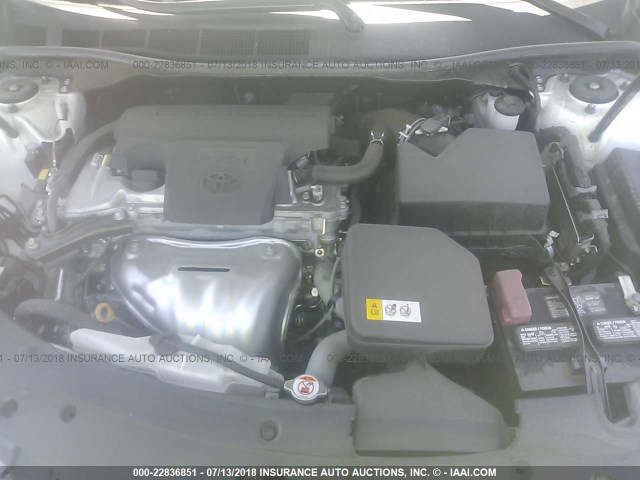 4T1BF1FK0HU316066 - 2017 TOYOTA CAMRY LE/XLE/SE/XSE WHITE photo 10