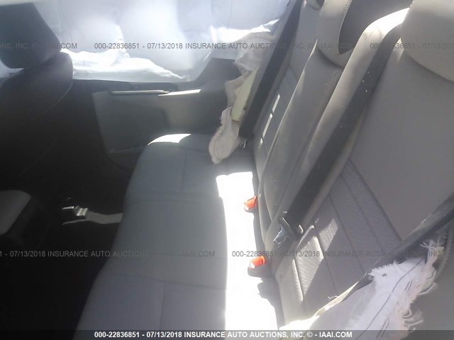 4T1BF1FK0HU316066 - 2017 TOYOTA CAMRY LE/XLE/SE/XSE WHITE photo 8