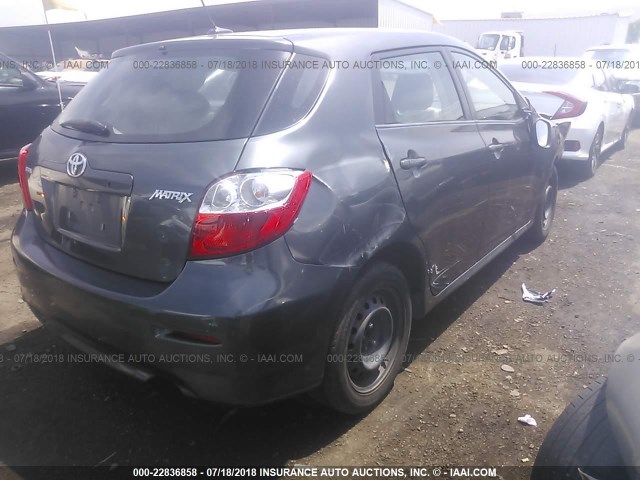 2T1KU40E99C040452 - 2009 TOYOTA COROLLA MATRIX  GRAY photo 4