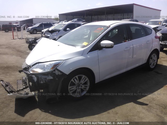 1FAHP3M2XCL316896 - 2012 FORD FOCUS SEL WHITE photo 2