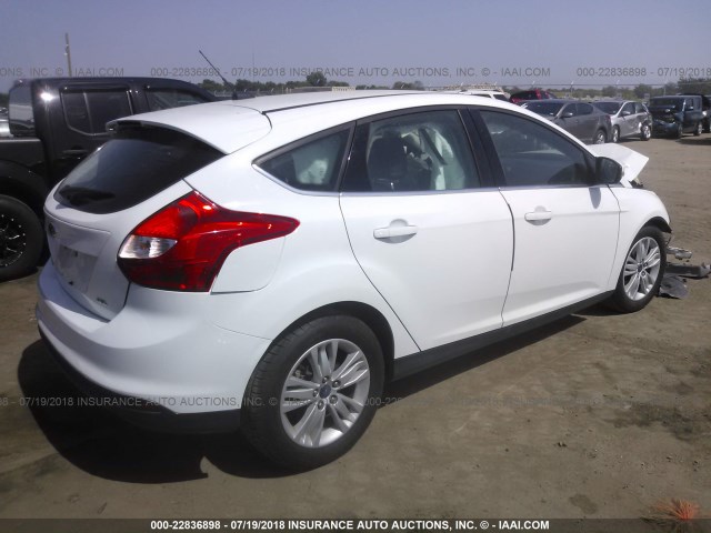 1FAHP3M2XCL316896 - 2012 FORD FOCUS SEL WHITE photo 4