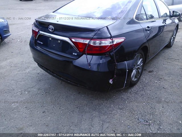 4T1BF1FK7HU441405 - 2017 TOYOTA CAMRY LE/XLE/SE/XSE BLACK photo 6