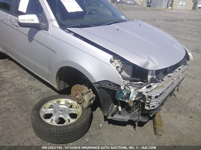 1FAHP36N09W155862 - 2009 FORD FOCUS SES SILVER photo 6