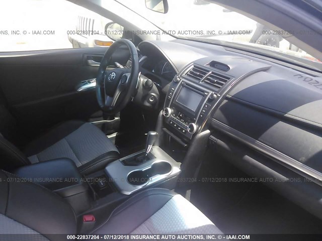 4T1BF1FK8EU743426 - 2014 TOYOTA CAMRY L/SE/LE/XLE 黑色 照片 5